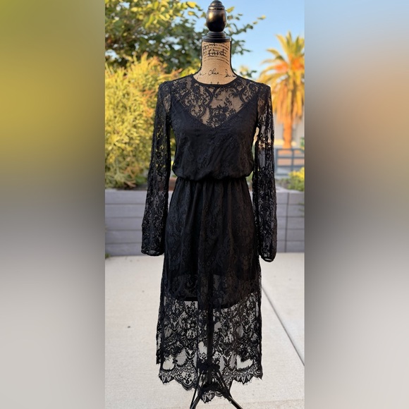 H&M Dresses & Skirts - H&M Black Lace Long Sleeve Dress
